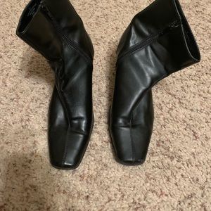 Women’s black boots